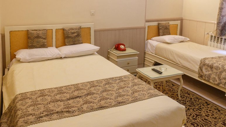 اتاق سه تخته هتل کارون اصفهان